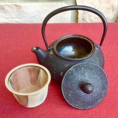 Cast Iron Japanese Teapot with Lid and Strainer