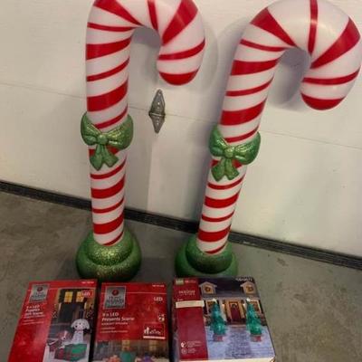 Outdoor Christmas Inflatables with Candy Cane Lights