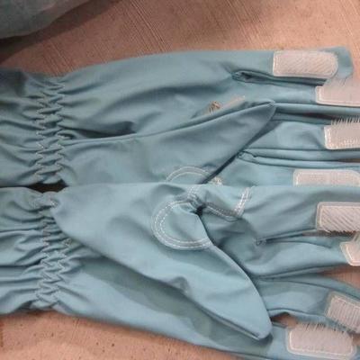 Magic Bristle Gloves.