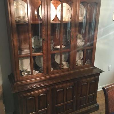 Ethan Allen  lighted china hutch