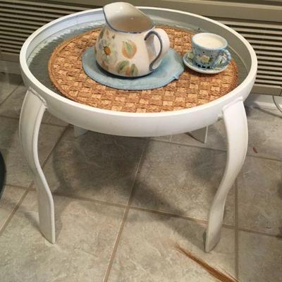 small round patio table 