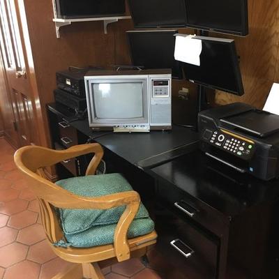 Large Desk, Computer monitors