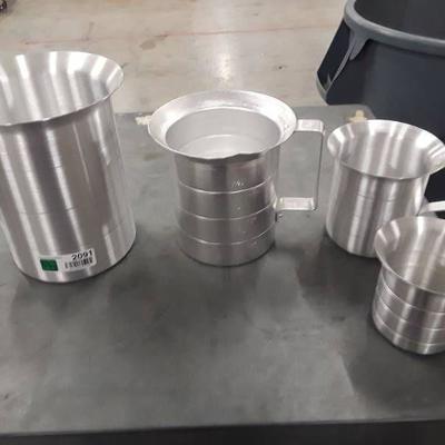 4 Various Sized Measuring Cups