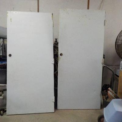 pair of metal exterior doors w hinges