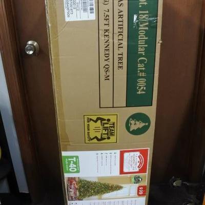 7.5 ft Artificial Christmas Tree