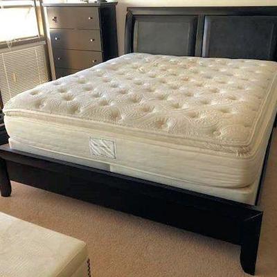 NRF001 Black King Bed with Sealy Mattress