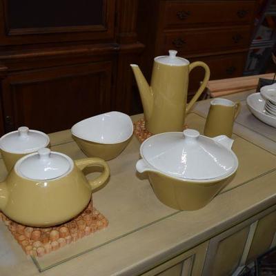 Tea/Coffee Set with Serving-ware