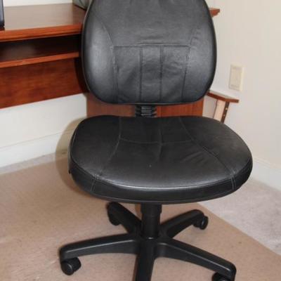 #305 Computer/Desk Chair
PRICE:  $20