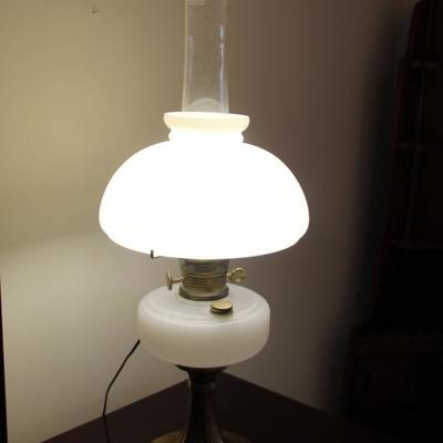 #112 Vintage White and brass Aladdin lamp with glass globe
26
