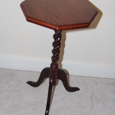Plant stand /accent table
22 1/2