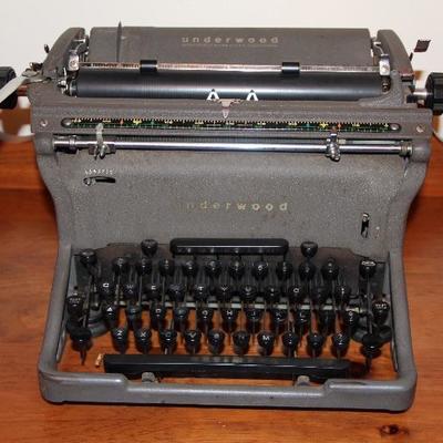 #318  Underwood Typewriter
PRICE:  $100