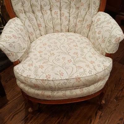 Barrel style upholstered chair