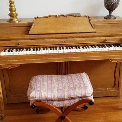 This piano has been well cared for and has a lovely tone - a great starter piano for a student 