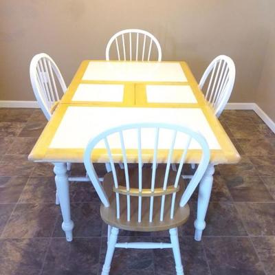 American Kitchen Table/Chairs