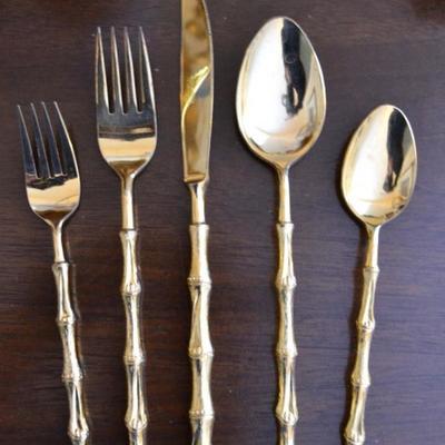 Ron Tiki 96 piece flatware set