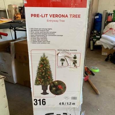 Pre-Lit Entry Way Tree