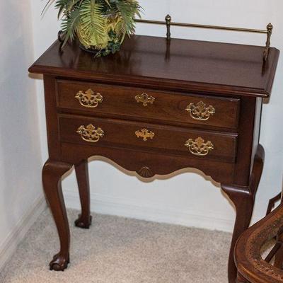 Bombay Company mahogany lowboy 26" W x 13" D x 28 H