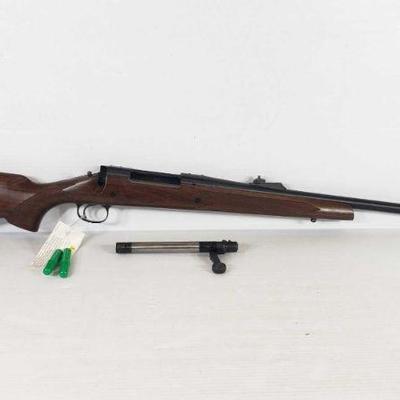 #359: Remington Model 700 7mm Bolt Action Rifle in Originql Box, Never Fired
Serial Number: E6673541 Barrel Length: 25
