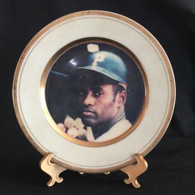 7.5" plate with picture of Roberto Clemente. Estate sale: $15