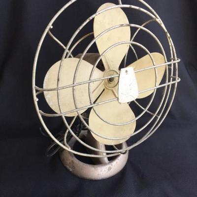 Vintage Emerson Electric of Saint Louis oscillating desk fan. Fully functioning. Estate sale price; $40