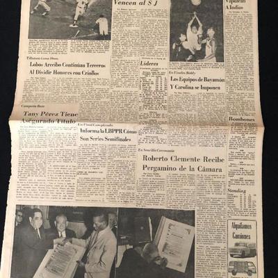 January 18, 1967. El Mundo newspaper. Here showing how he is given the award of "most valuable player of the 1966 National...