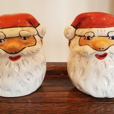 Deptartment 56. Dept 56. Santa Salt and Pepper shaker. $8