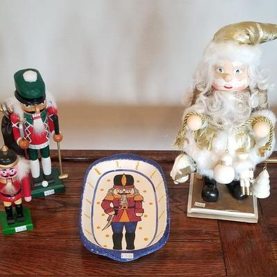 Various nutcrackers.