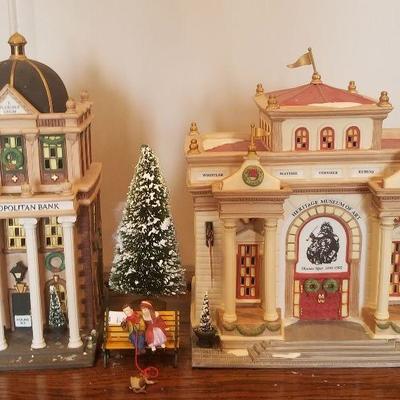 Deptartment 56. Dept 56. Comes with original box.
First Met Bank $23
Heritage Museum of Art $28