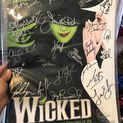 Wicked poster signed by the entire 2014-2015 US Broadway touring cast! Signatures (pictured) include John Davidson/ The Wizard, Ashley...