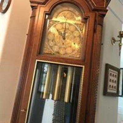Gorgeous grand father clock. Howard Miller. Michigan.  Gorgeous gonging noise. Feels like we are in Europe. 7 ft high x 27