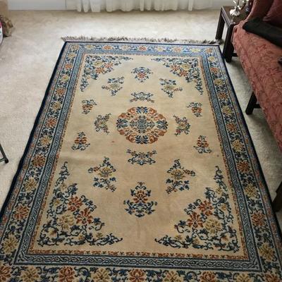 9 ft x 5 ft 7 in rug. $100