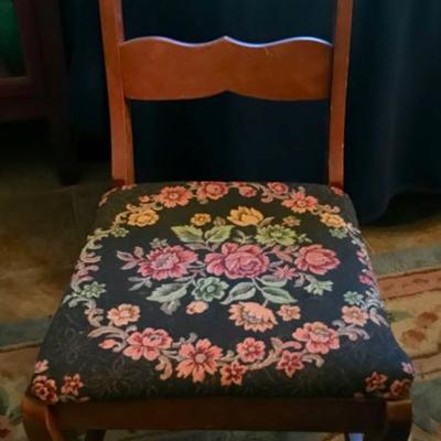Set of 4 chairs with upholstered seats $140