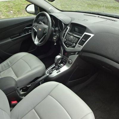 Clean Interior, Leather Seats, Bluetooth Technology