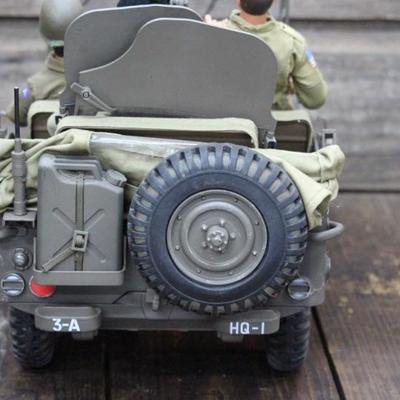 Jeep and soldiers
