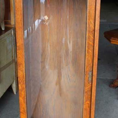  ANTIQUE Oak One Door Curio â€“ auction estimate $100-$300 