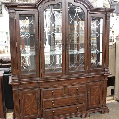 “Broyhill Furniture” Contemporary 9 Piece Dining Room Set in the Mahogany – auction estimate $400-$800 