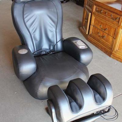  2 Piece Modern Leather Massage Chair â€“ auction estimate $200-$400 