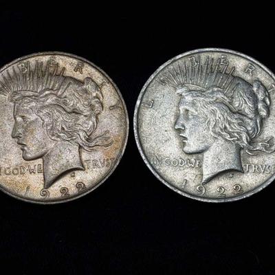 #451: Two 1922 Silver Peace Dollars
Philadelphia Mint, each weighs 27g, J33