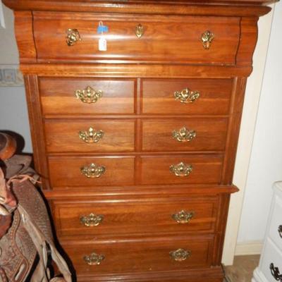 Chest of drawers