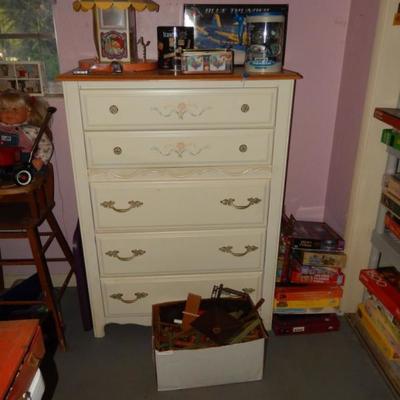 Chest of drawers 