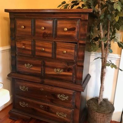 Pine chest of drawers $275