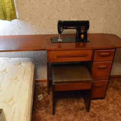 Singer Sewing Machine in Cabinet with Bench