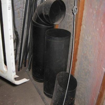 Wood burning stove with pipes. Pic 2