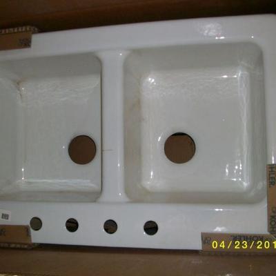 Minimum bid: $750.00
Hawthorneâ„¢ 33" x 22-1/8" x 8-3/4" apron-front tile-in double-equal kitchen sink with 4 faucet...