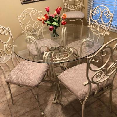 Painted metal dinette w/4 chairs (Upholstered Seats) 