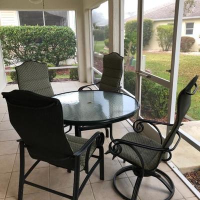 Glass-top Patio Table w/4 Chairs 
