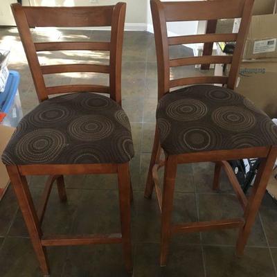 set of 2 bar stools 