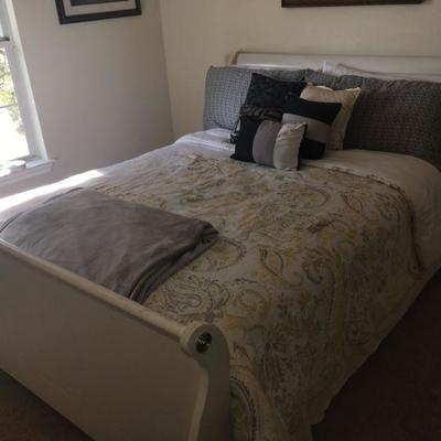 white sleigh bed queen size 