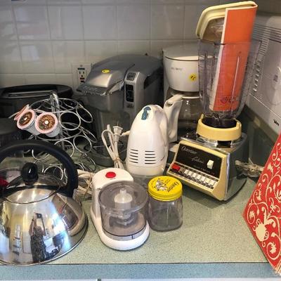 This fully-stocked kitchen has it all!
