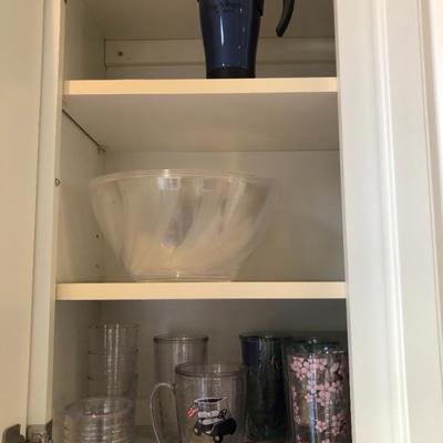 This fully-stocked kitchen has it all!